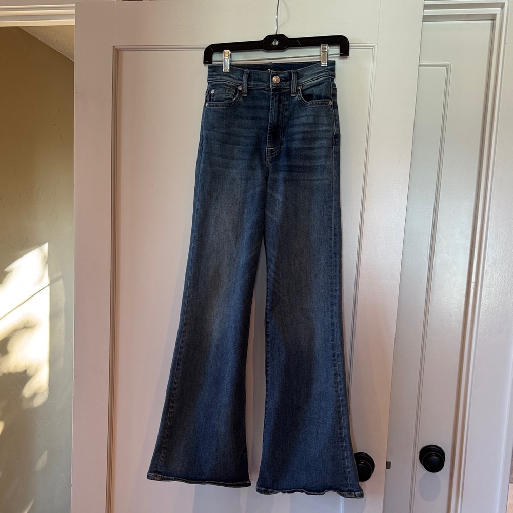 7 For All Mankind Ultra High Rise Jo Jean, size 23